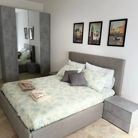 Apartment Grey Venice